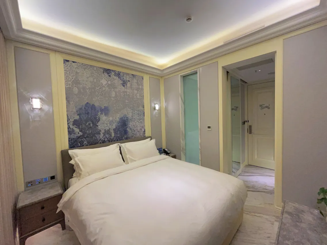 Hepburn Hotel Dongning (с бассейном и сауной)